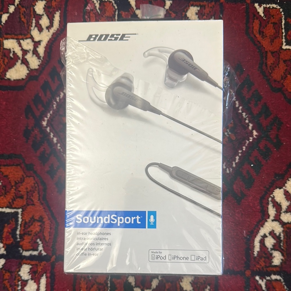 🌺🌺 NWT Bose SoundSport In-Ear Headphones
